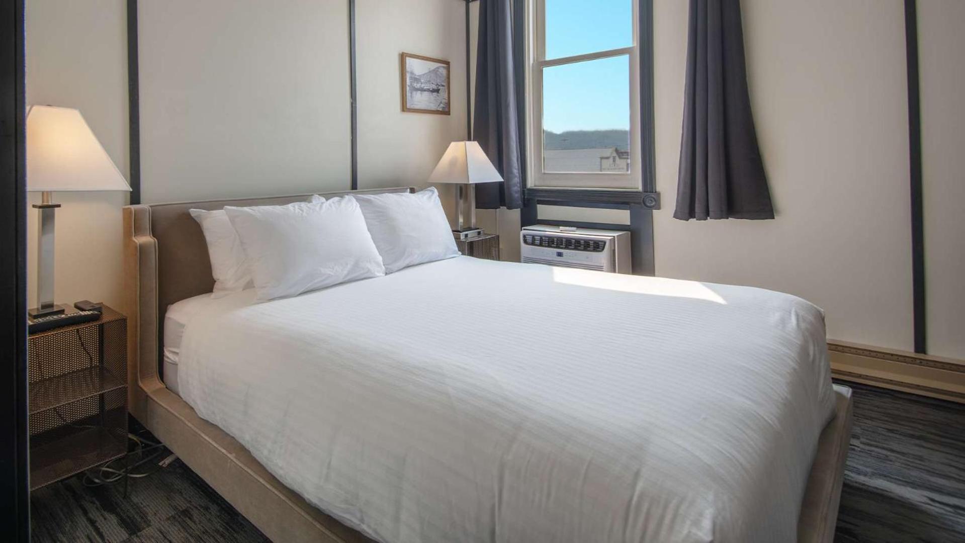 Midnight Sun, A Coast Hotel Dawson City Zewnętrze zdjęcie