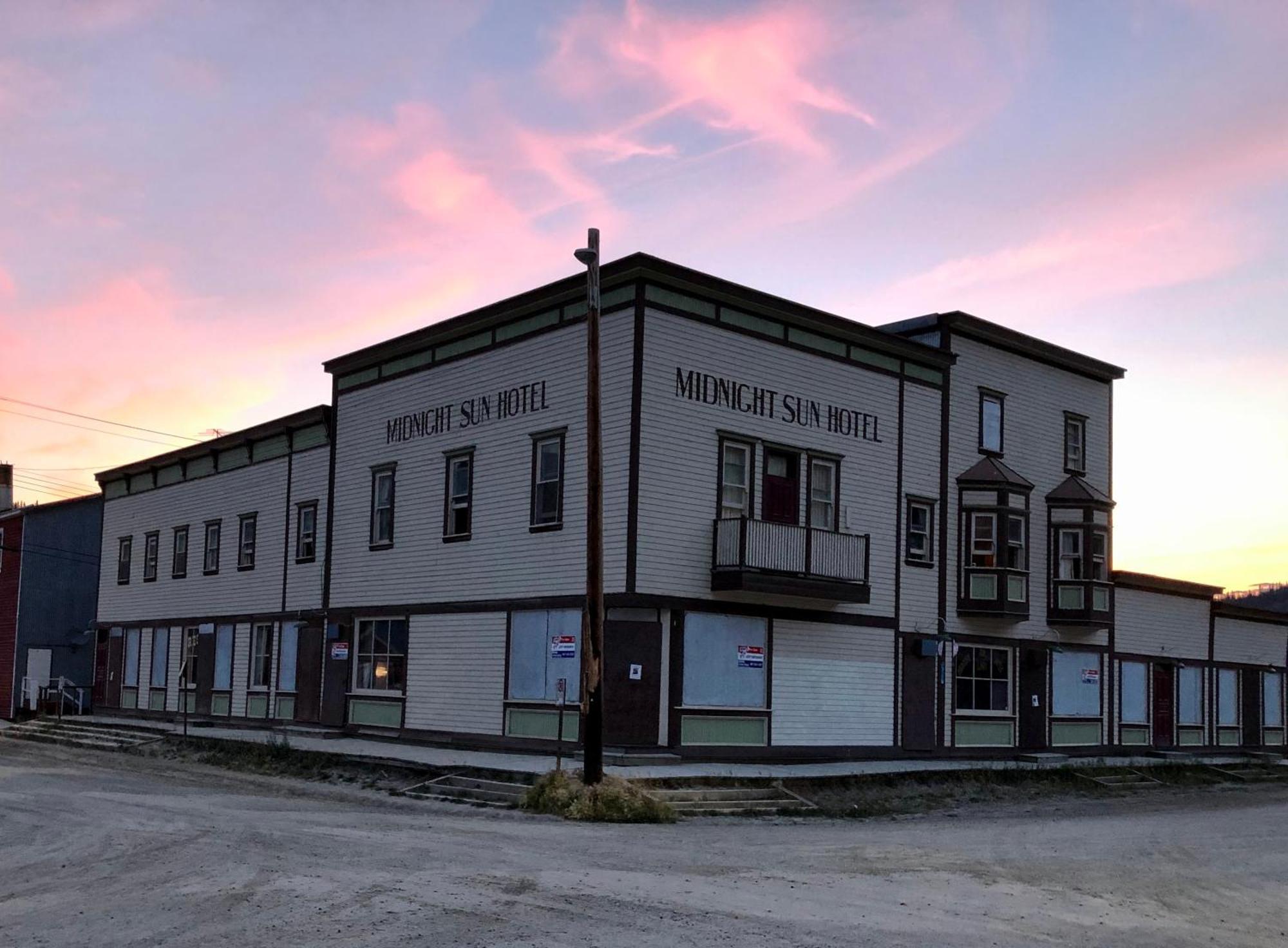 Midnight Sun, A Coast Hotel Dawson City Zewnętrze zdjęcie
