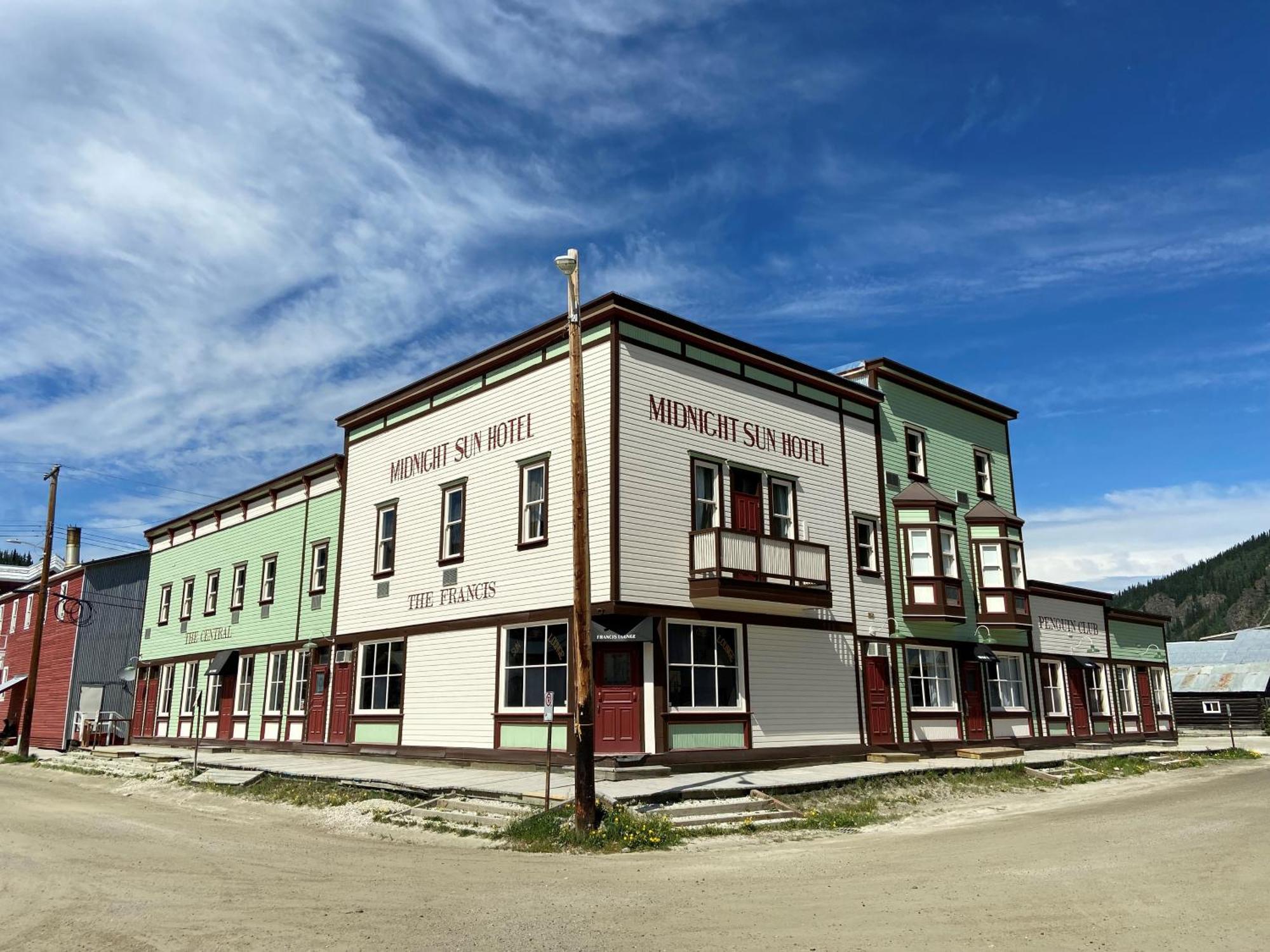 Midnight Sun, A Coast Hotel Dawson City Zewnętrze zdjęcie
