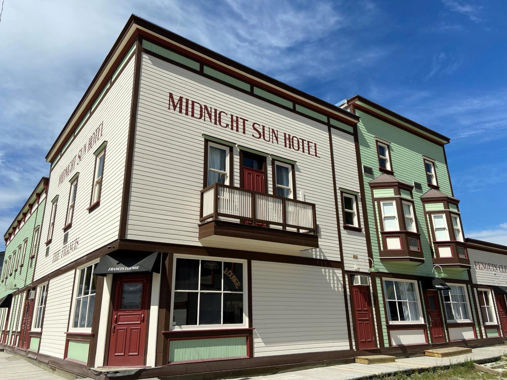 Midnight Sun, A Coast Hotel Dawson City Zewnętrze zdjęcie